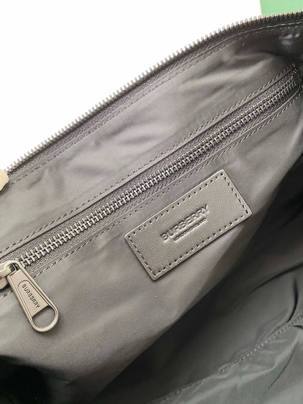 버버리 모노그램 미디엄 케네디 배럴백