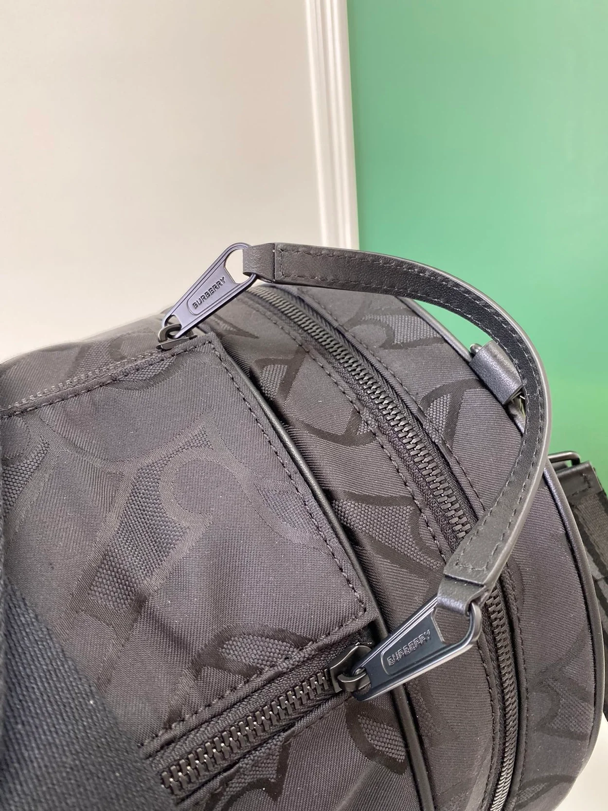 버버리 모노그램 미디엄 케네디 배럴백