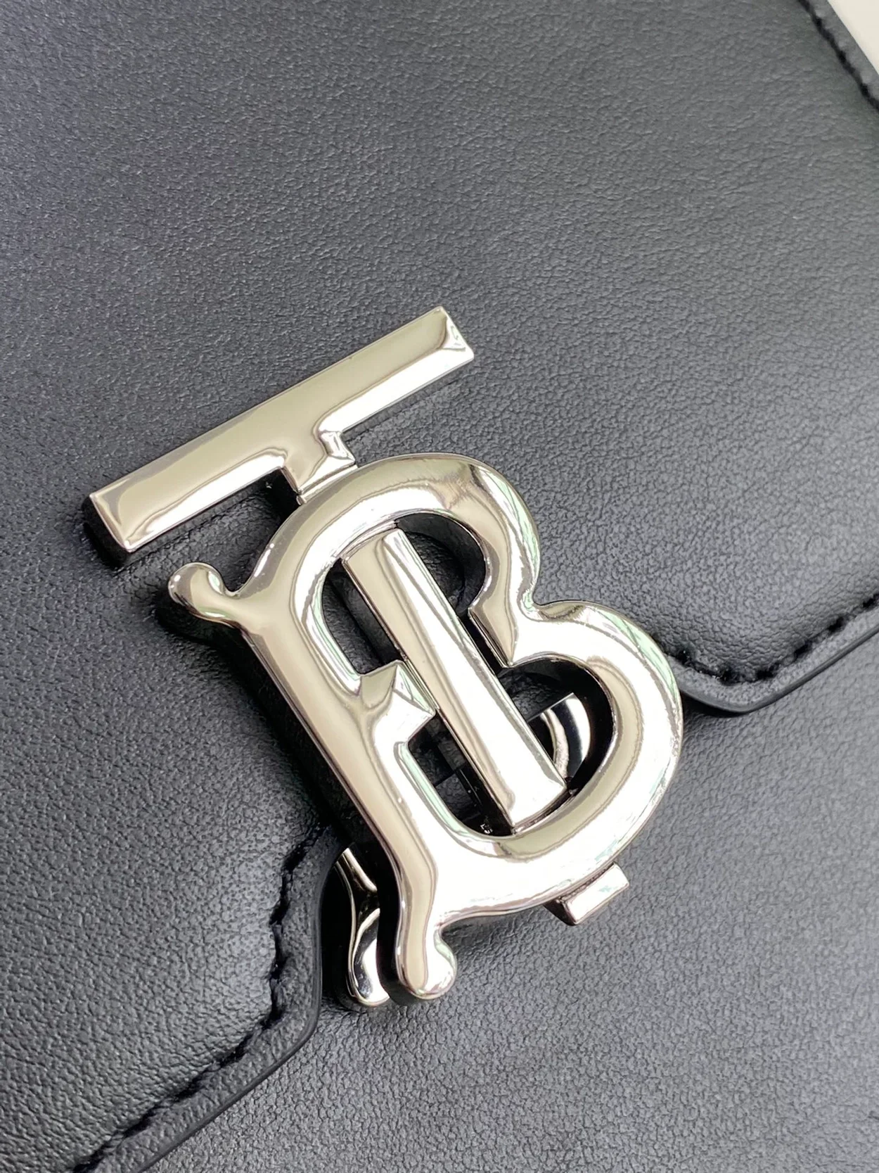 버버리 크로스백 로빈 블랙