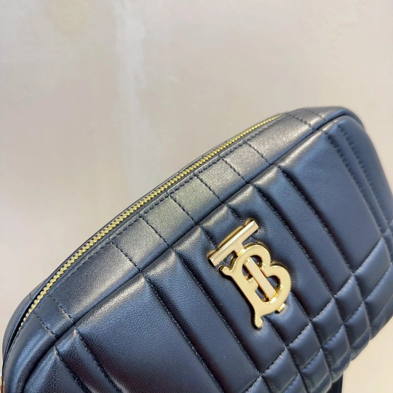 버버리 롤라 카메라 백 블랙