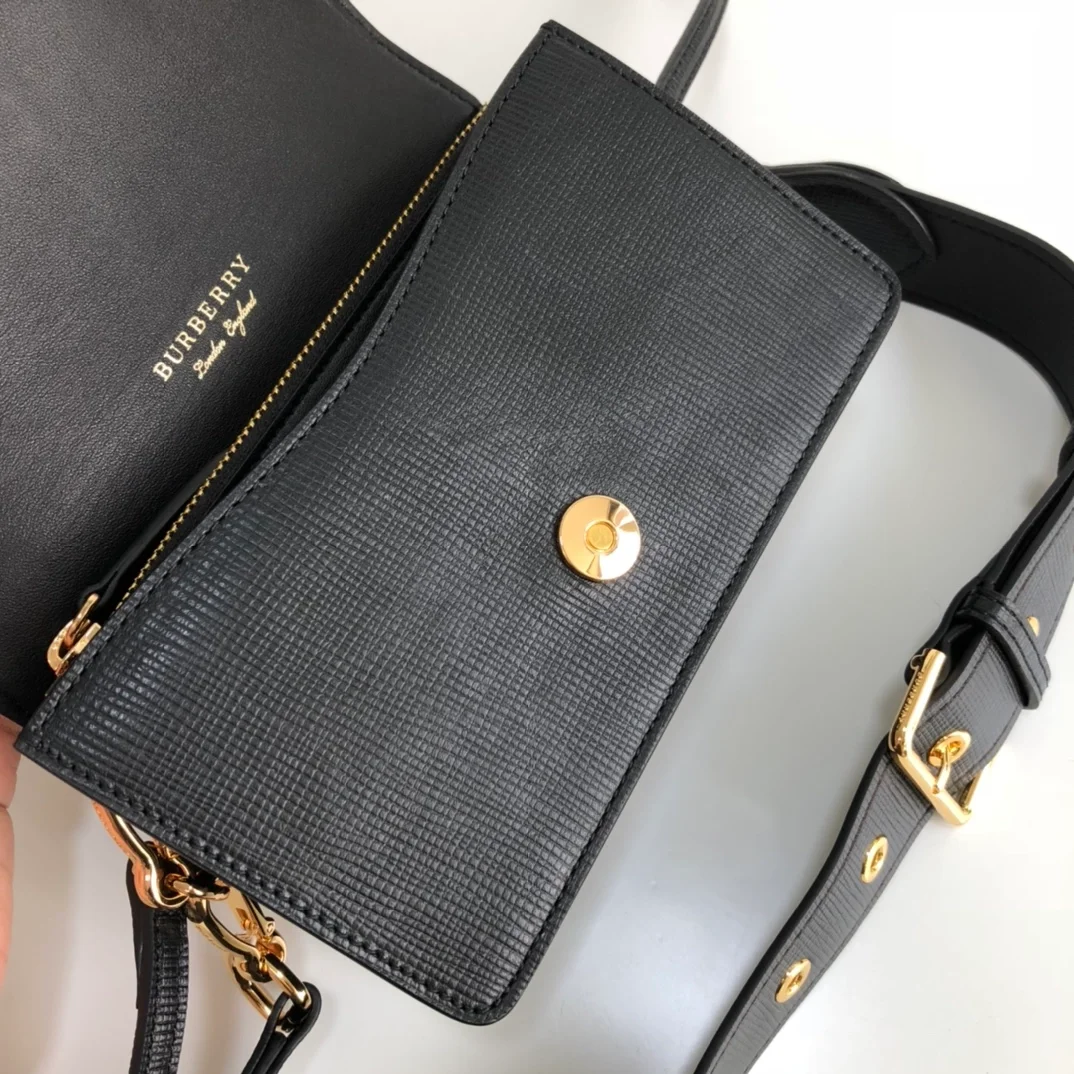 버버리 블랙하우스 체크 스몰 버클백