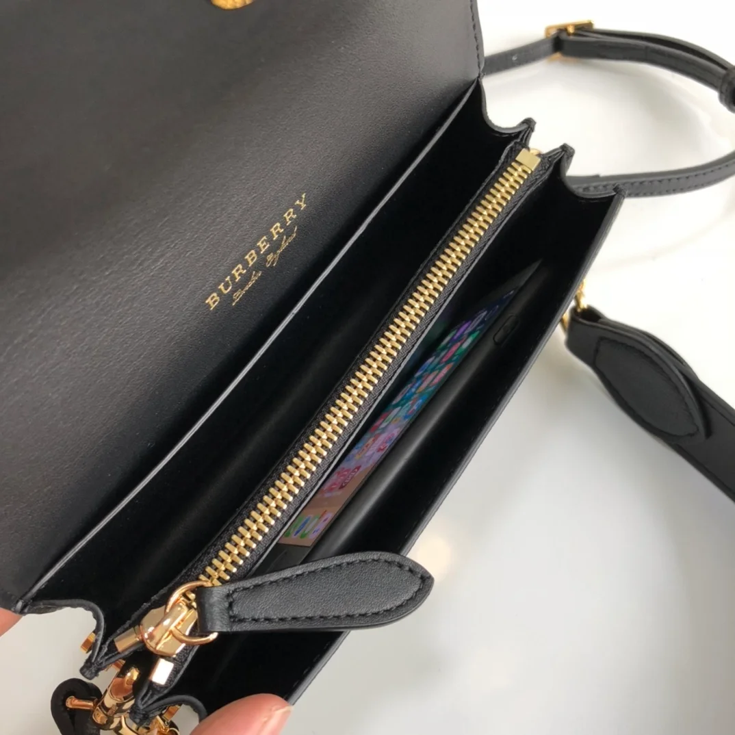 버버리 블랙하우스 체크 스몰 버클백