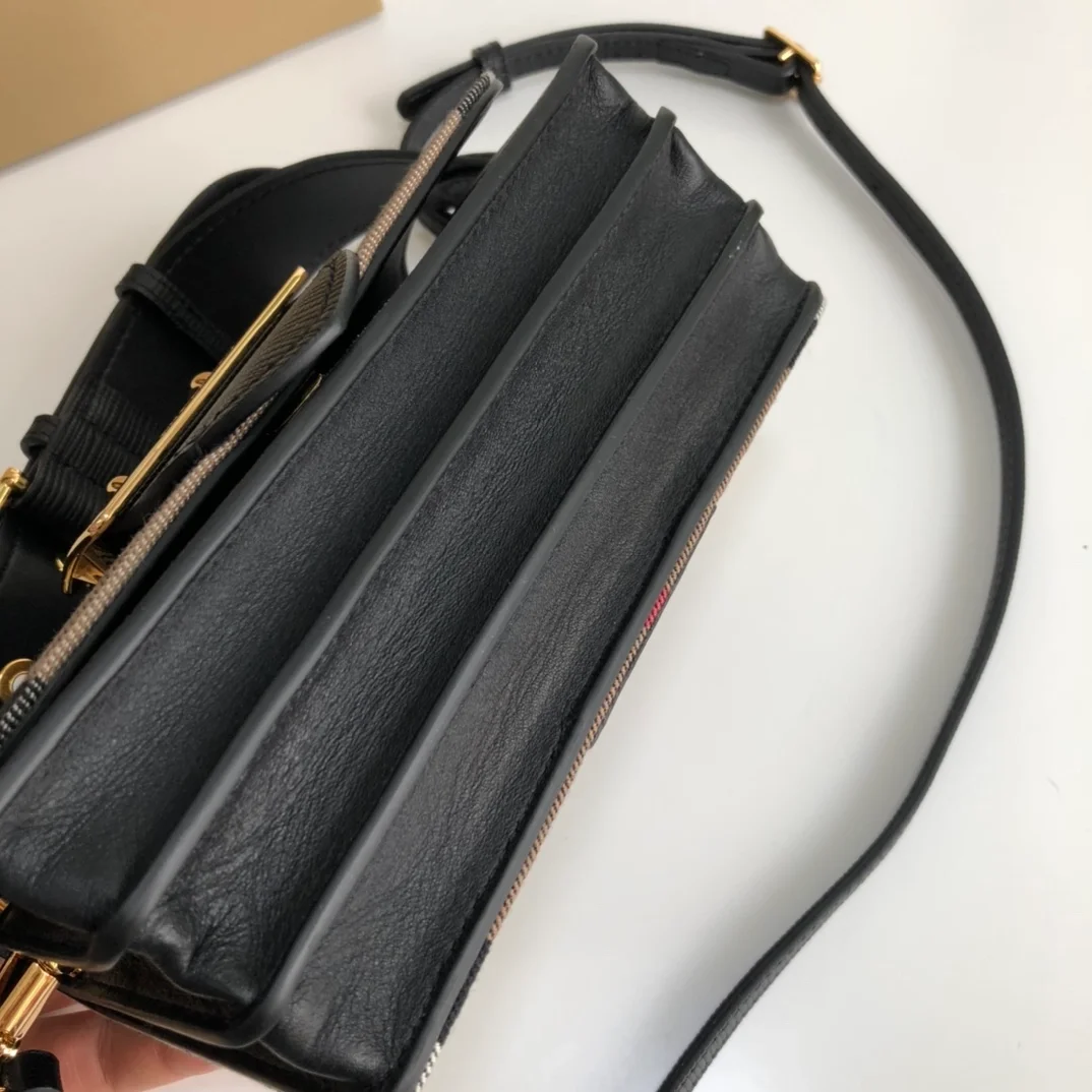 버버리 블랙하우스 체크 스몰 버클백