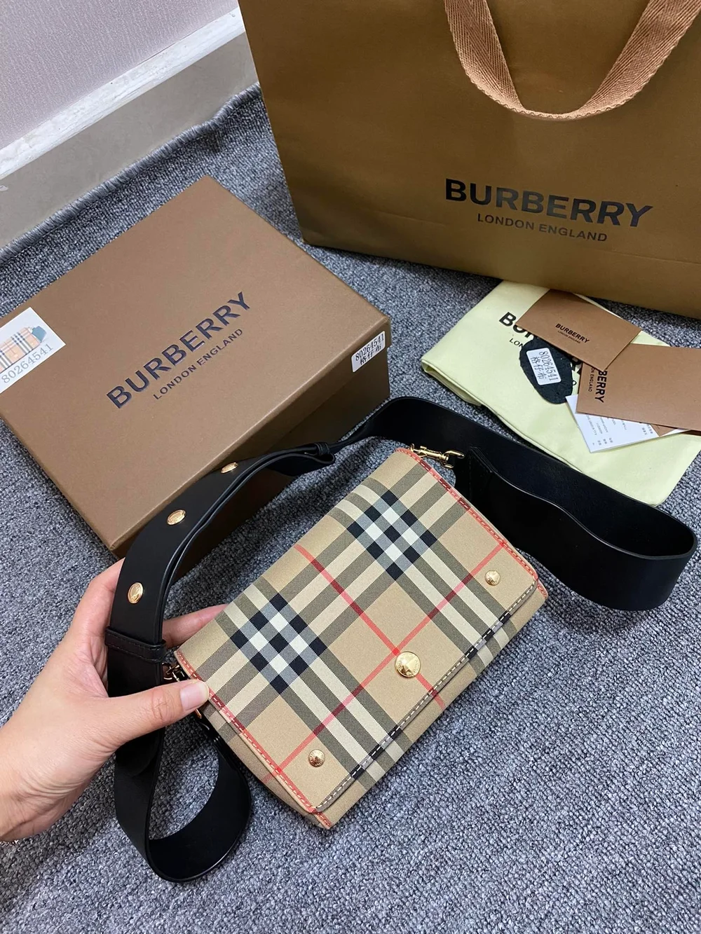 버버리 스몰 빈티지 체크 레더 바디백