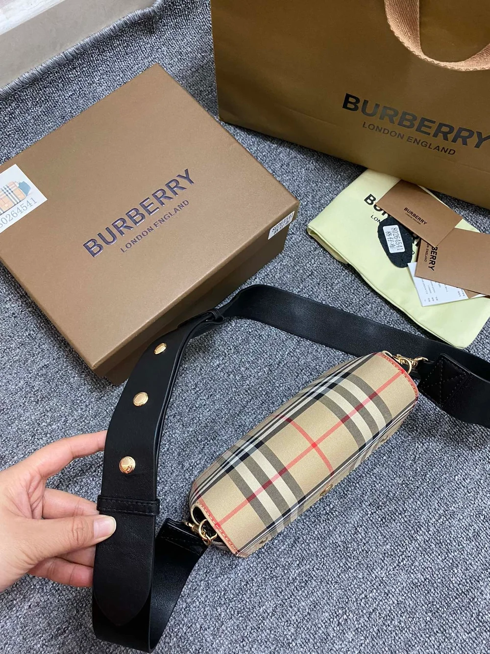 버버리 스몰 빈티지 체크 레더 바디백