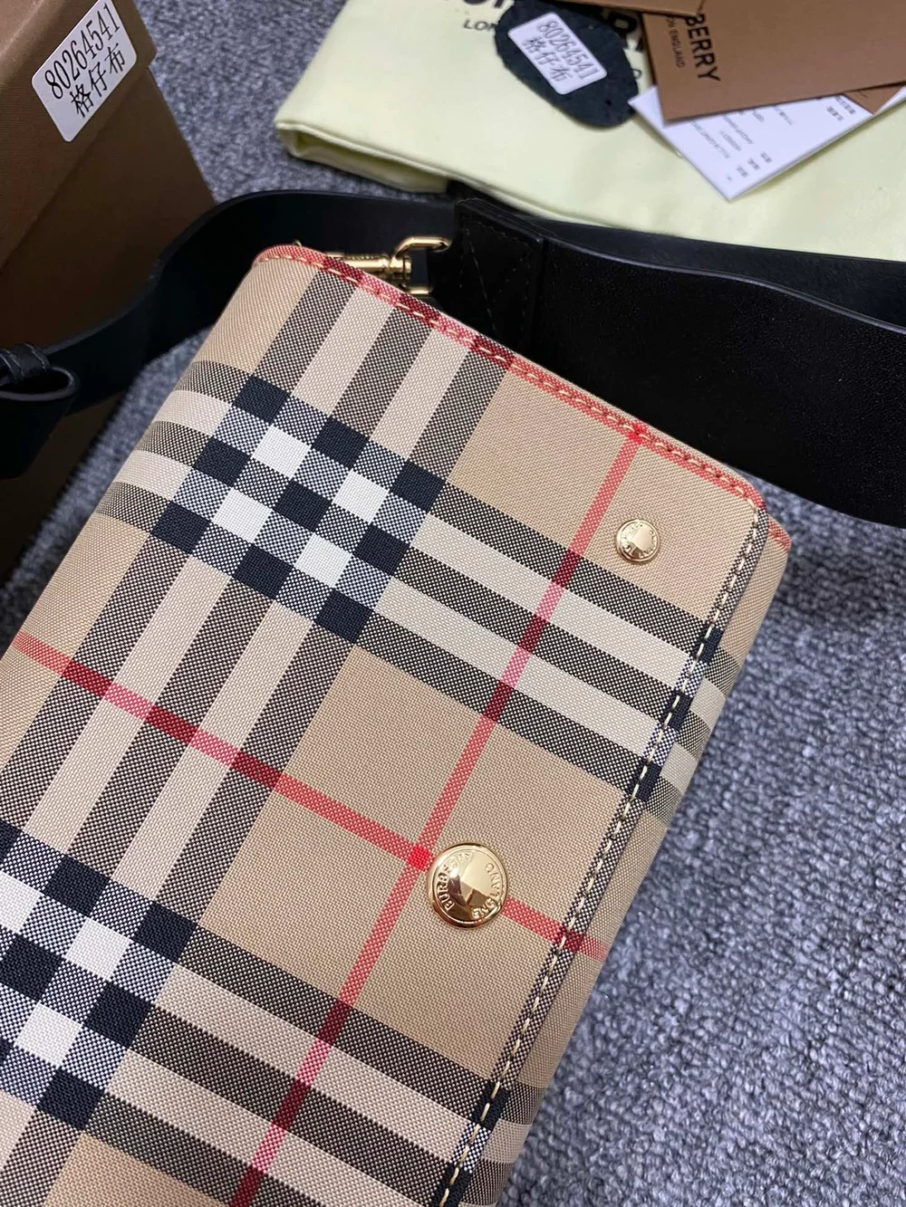 버버리 스몰 빈티지 체크 레더 바디백