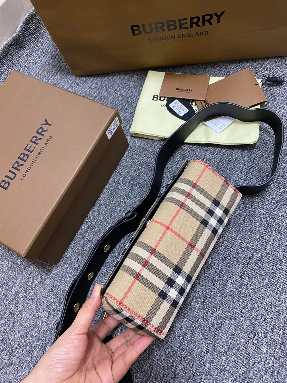 버버리 스몰 빈티지 체크 레더 바디백