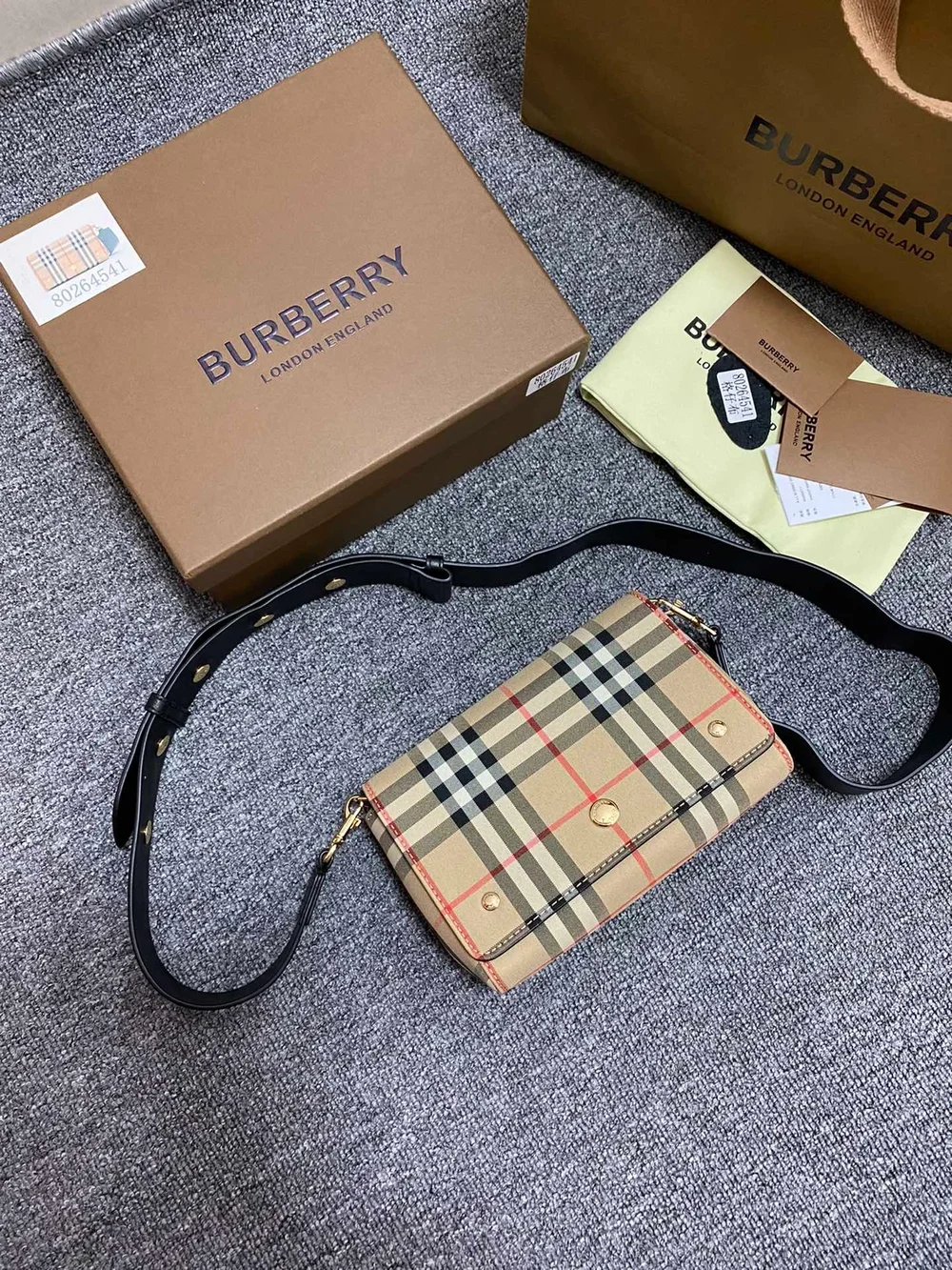 버버리 스몰 빈티지 체크 레더 바디백