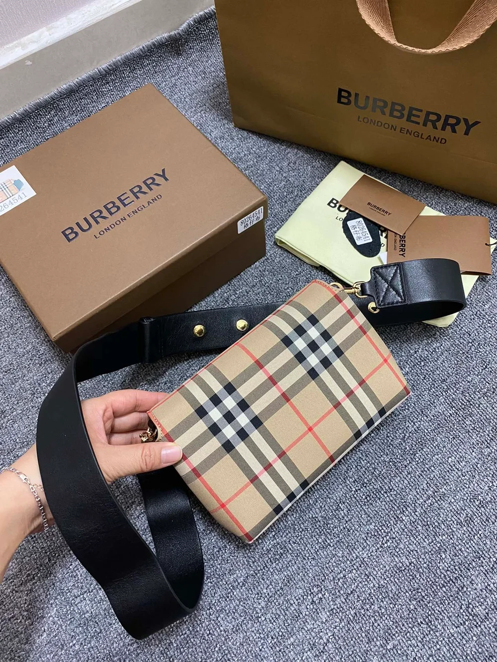 버버리 스몰 빈티지 체크 레더 바디백