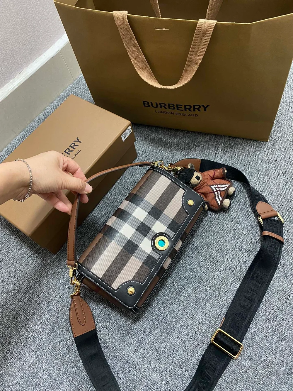 버버리 노트 크로스 바디백