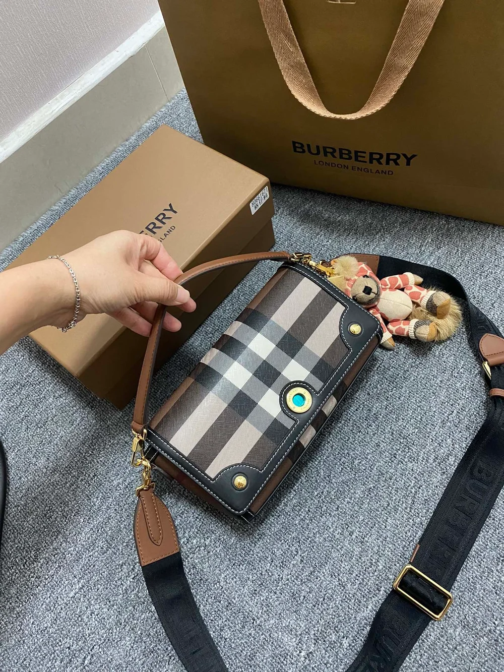 버버리 노트 크로스 바디백