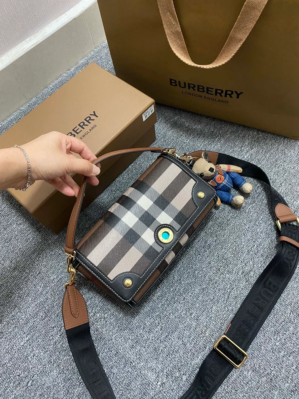 버버리 노트 크로스 바디백