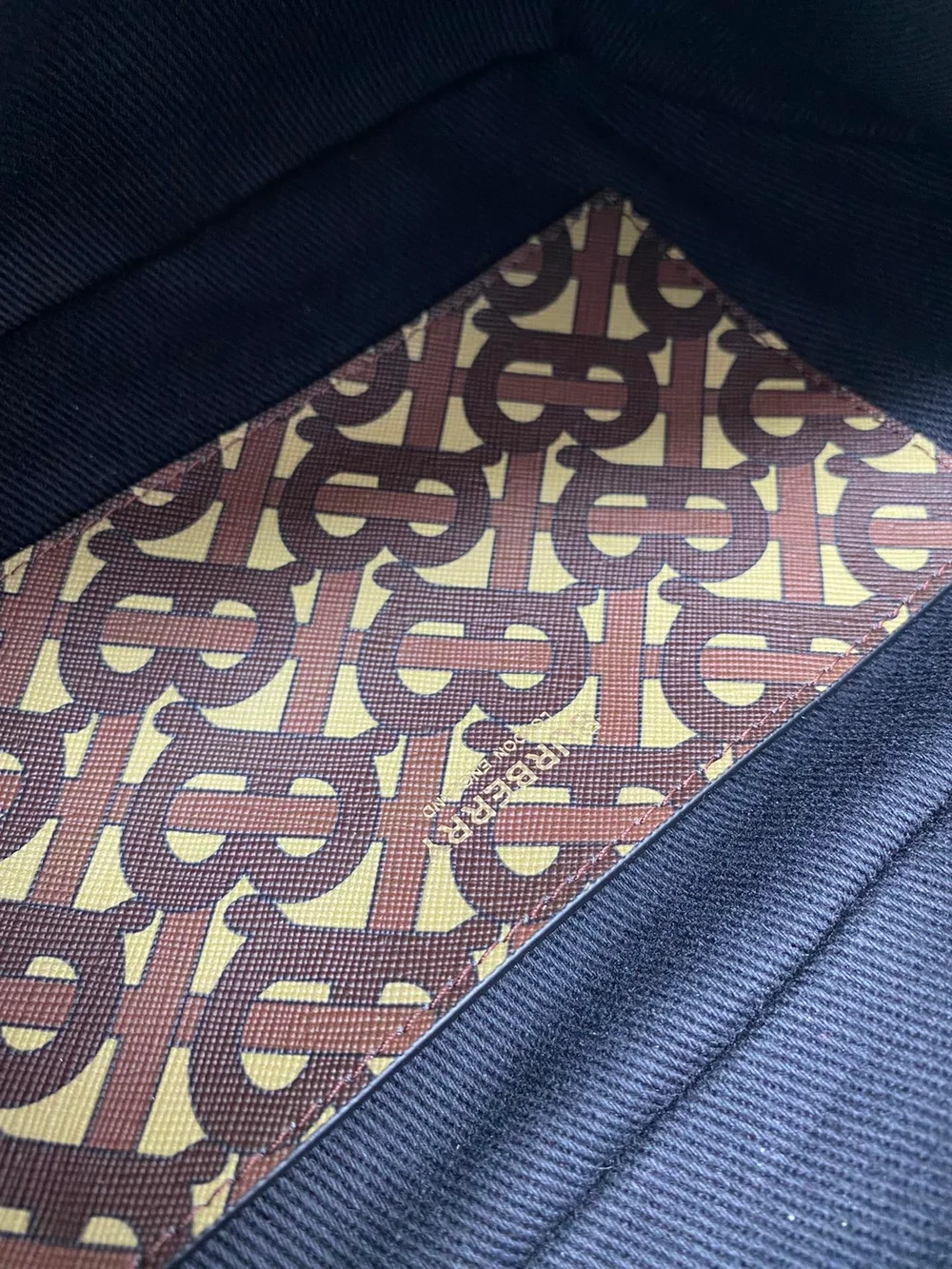 버버리 모노그램 스트라이프 벨트백