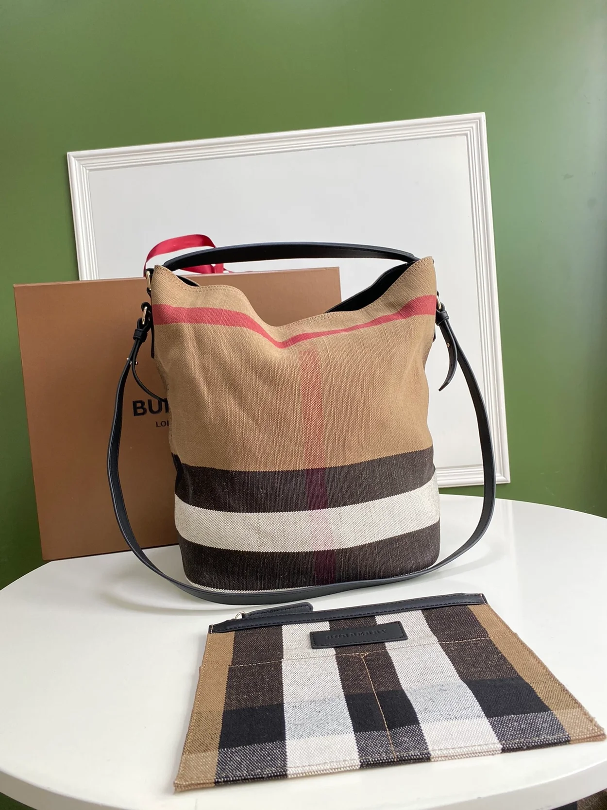 버버리 애쉬비 호보백 미디엄