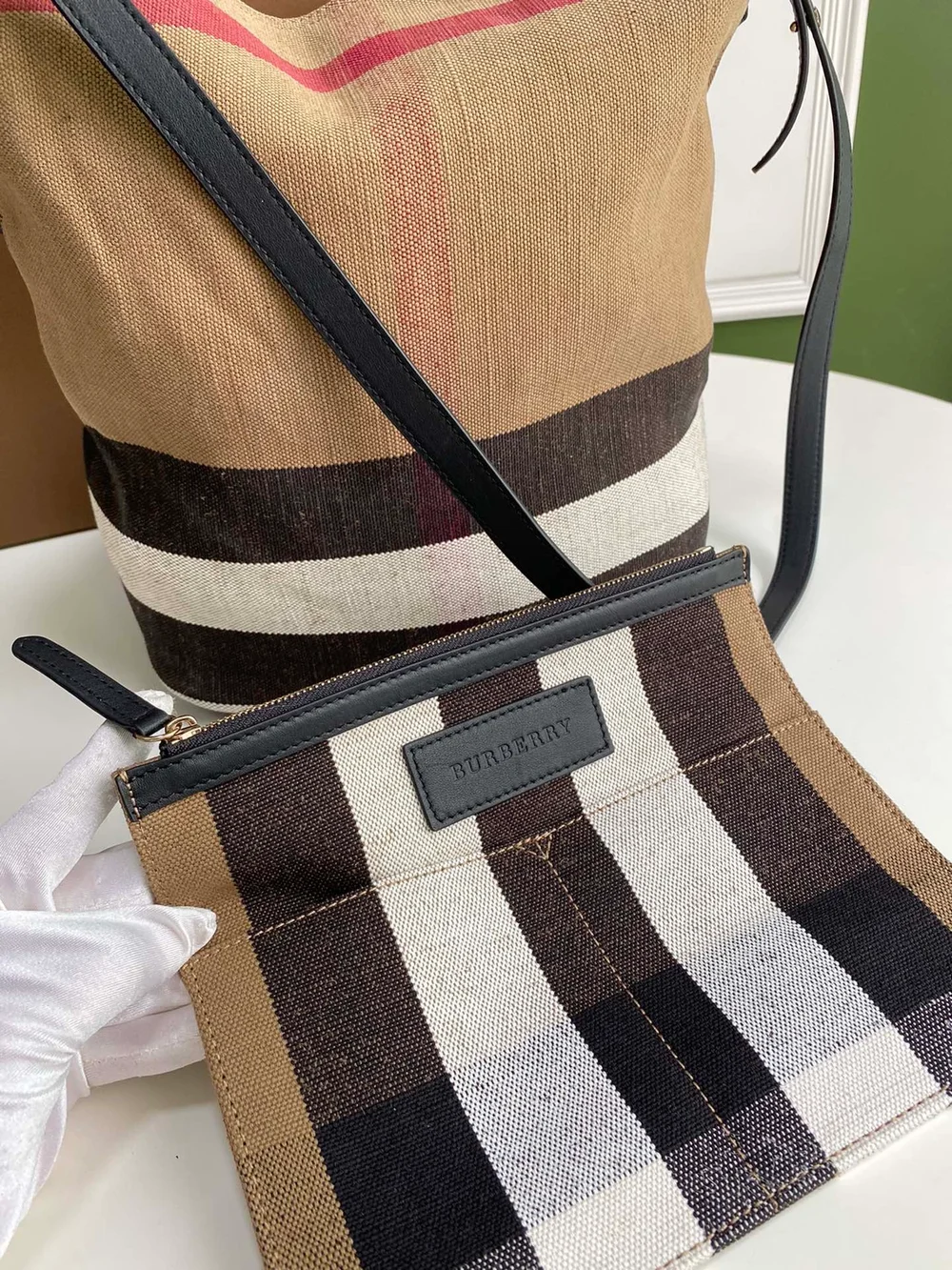 버버리 애쉬비 호보백 미디엄