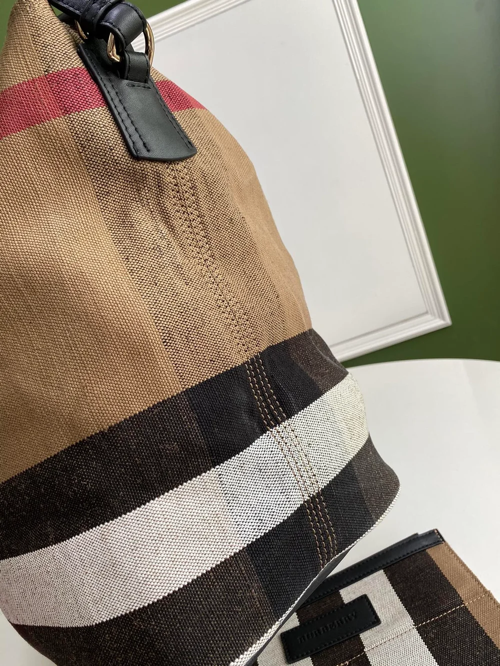 버버리 애쉬비 호보백 미디엄