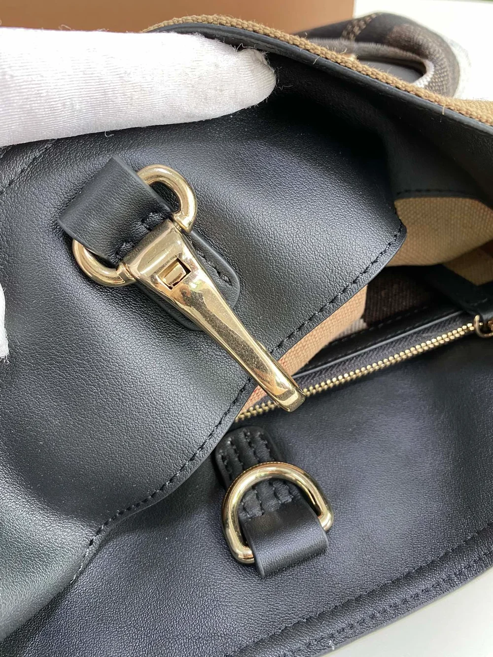 버버리 애쉬비 호보백 미디엄