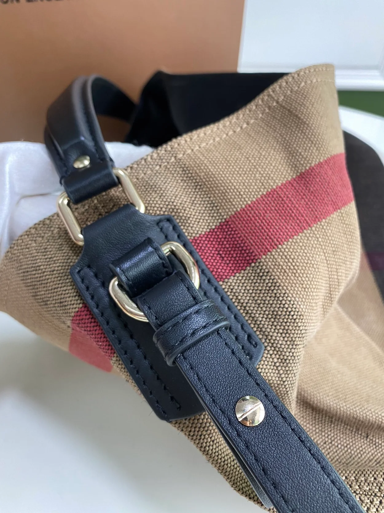 버버리 애쉬비 호보백 미디엄