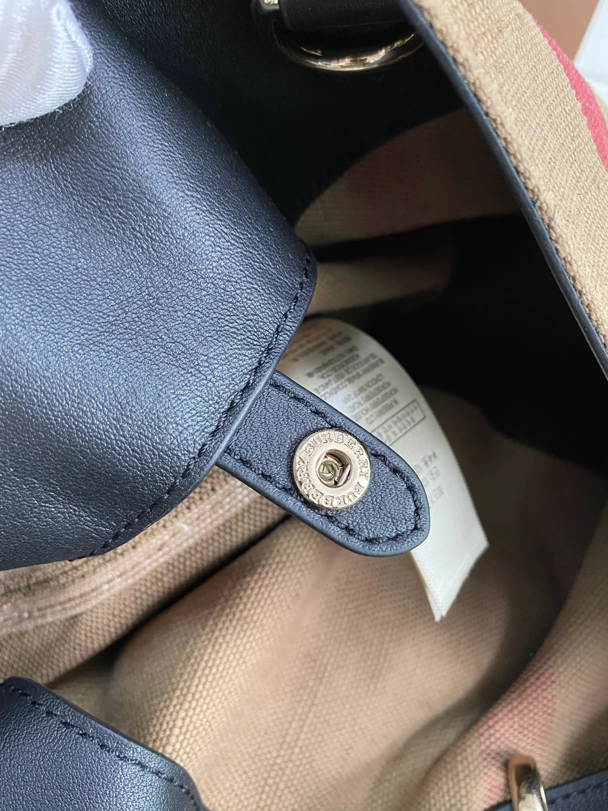 버버리 애쉬비 호보백 미디엄