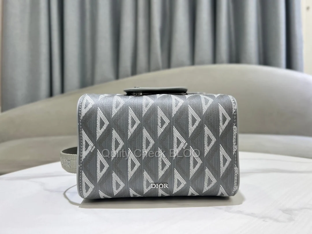 디올 다이아몬드 Lingot 토일레트리 케이스 그레이