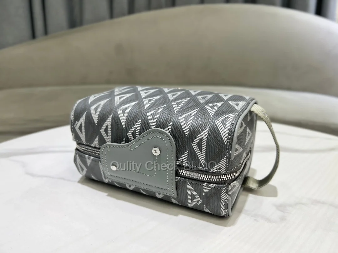 디올 다이아몬드 Lingot 토일레트리 케이스 그레이