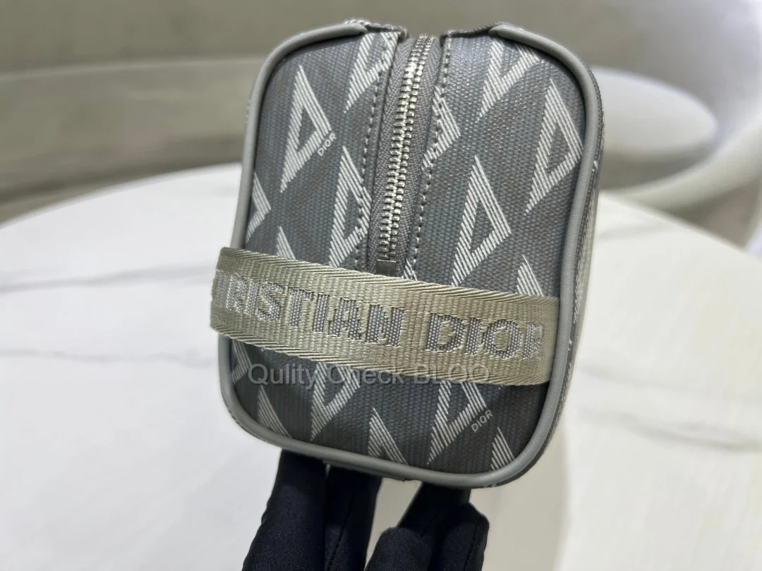 디올 다이아몬드 Lingot 토일레트리 케이스 그레이