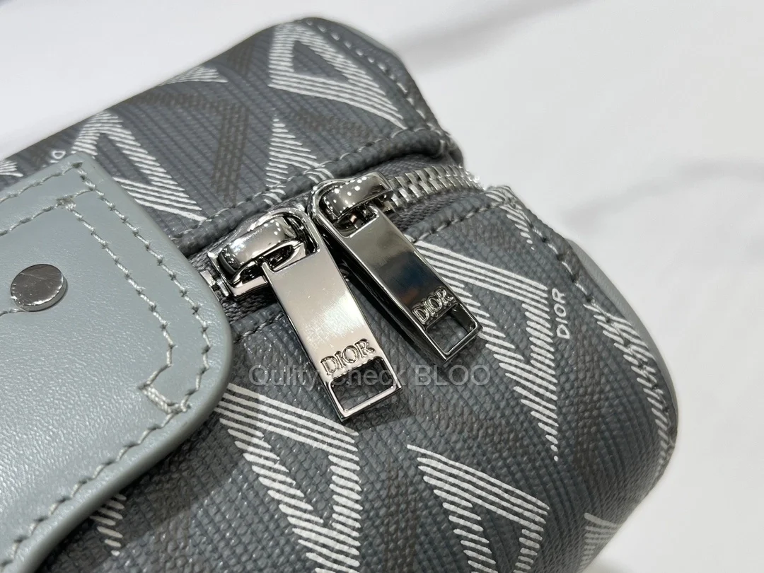 디올 다이아몬드 Lingot 토일레트리 케이스 그레이