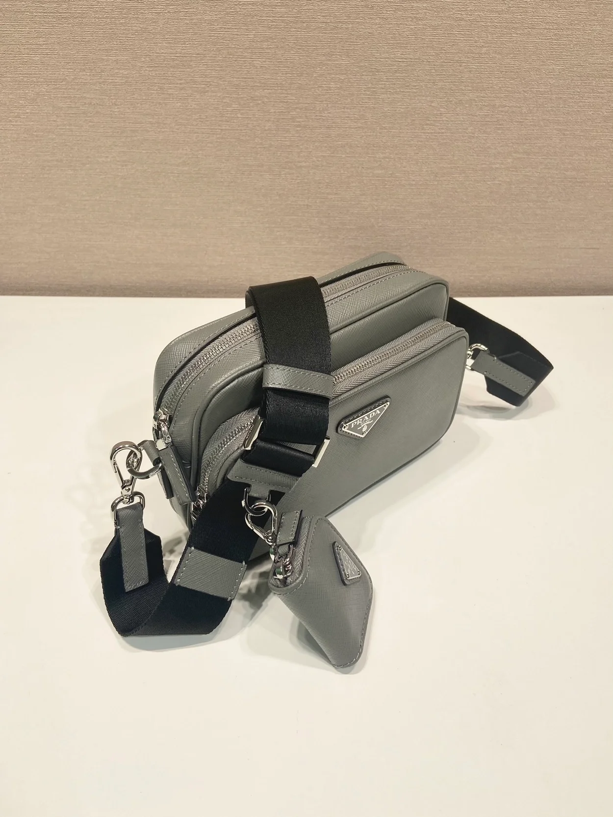 프라다 2VH170 사피아노 가죽 숄더백 마블그레이