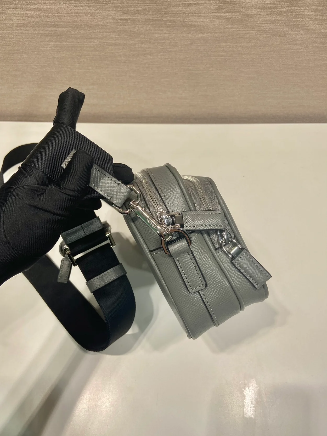 프라다 2VH170 사피아노 가죽 숄더백 마블그레이