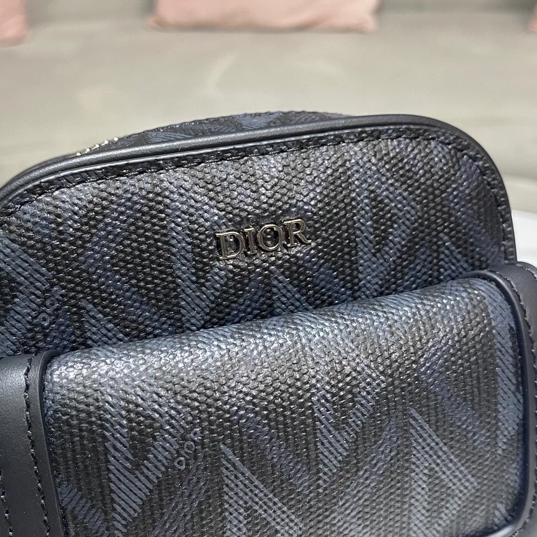 디올 힛 더 로드 버티컬 파우치 블랙