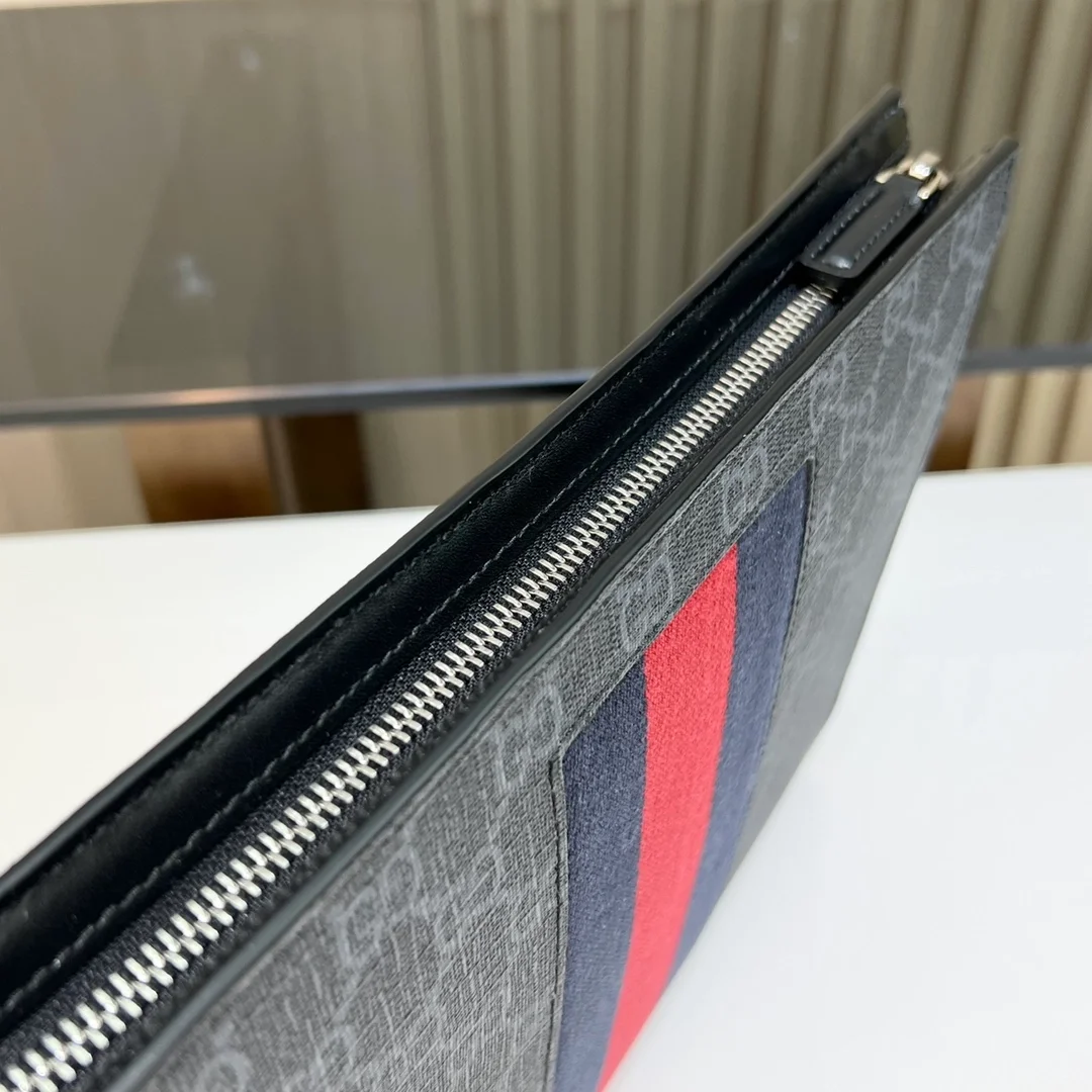 구찌 GG 수프림 캔버스 웹 파우치