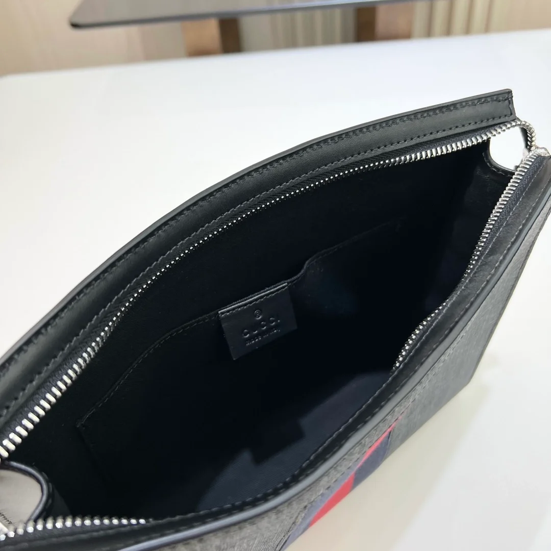 구찌 GG 수프림 캔버스 웹 파우치