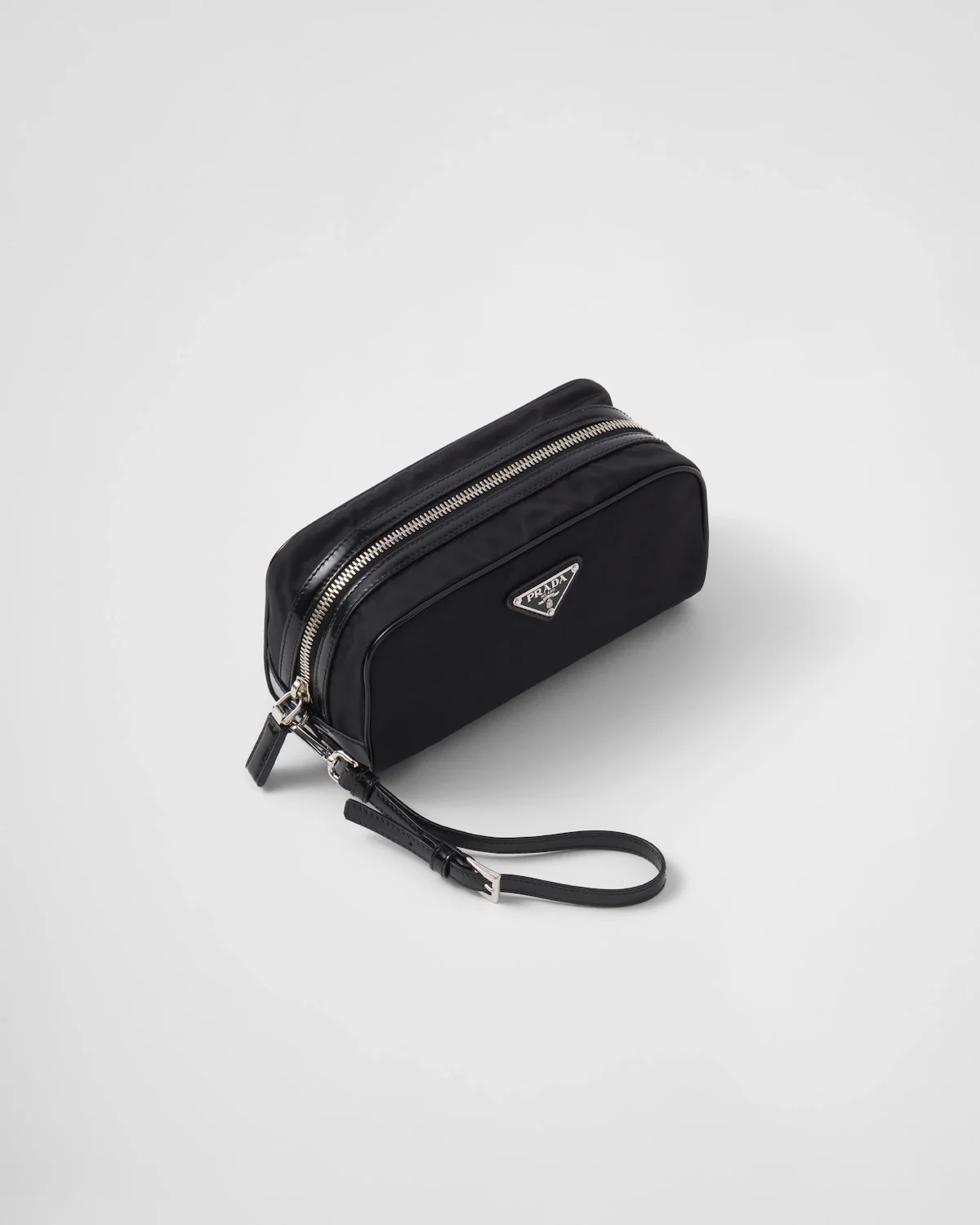 프라다 리나일론 브러쉬드 레더 파우치