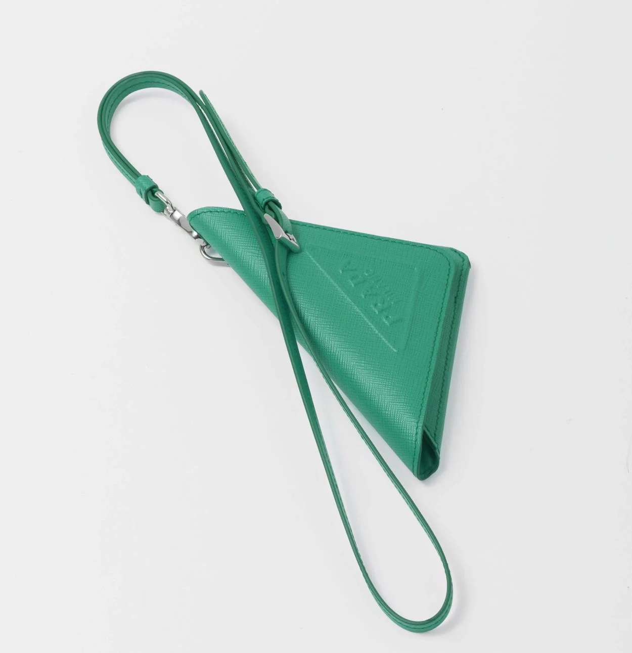 프라다 트라이앵글 사피아노 레더 키체인 트릭 그린