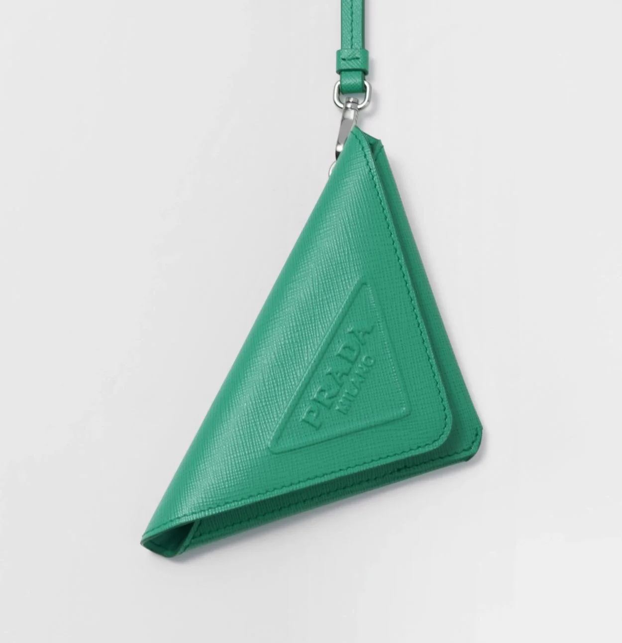 프라다 트라이앵글 사피아노 레더 키체인 트릭 그린