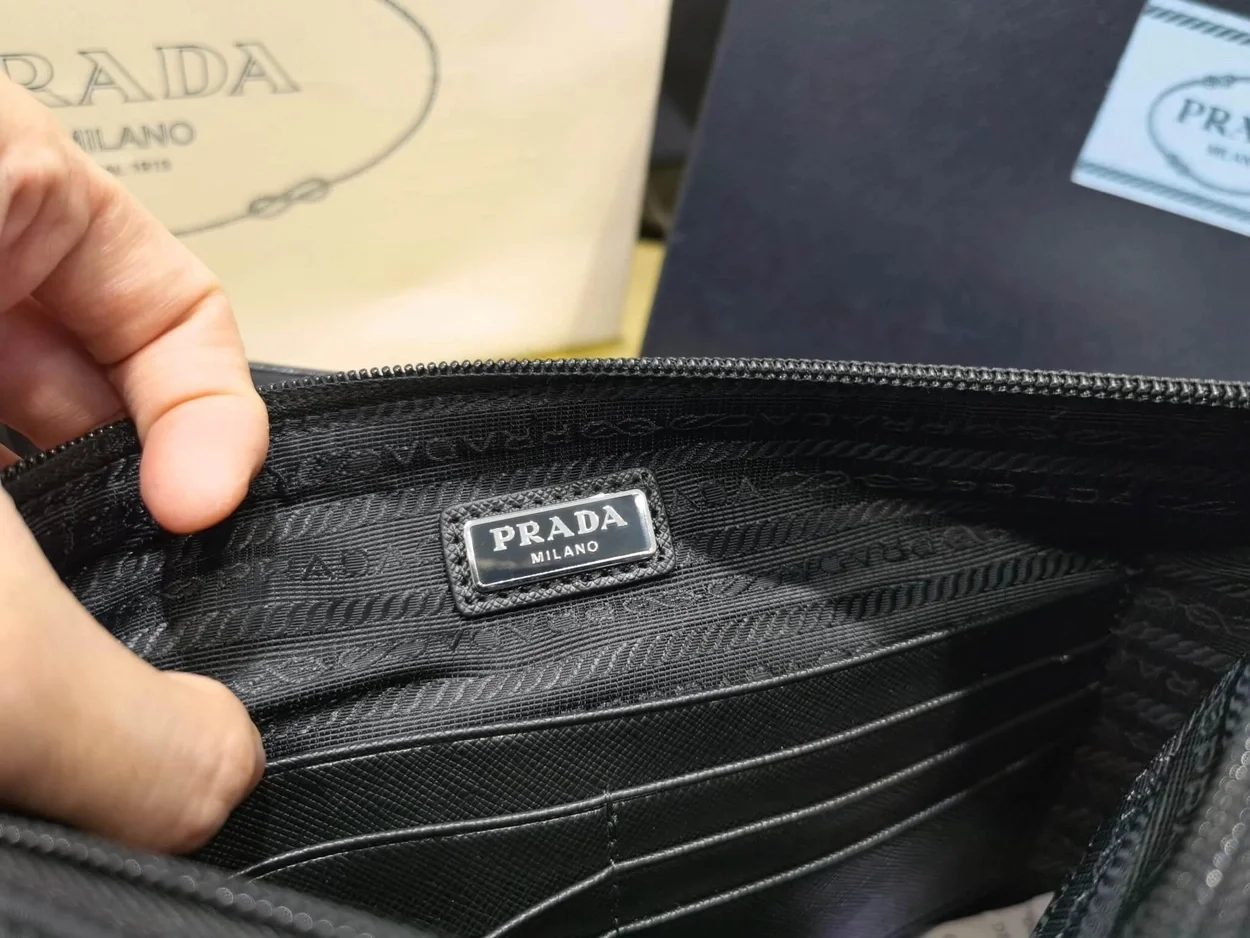 프라다 나일론 클러치 백