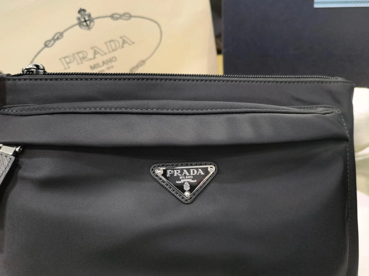 프라다 나일론 클러치 백