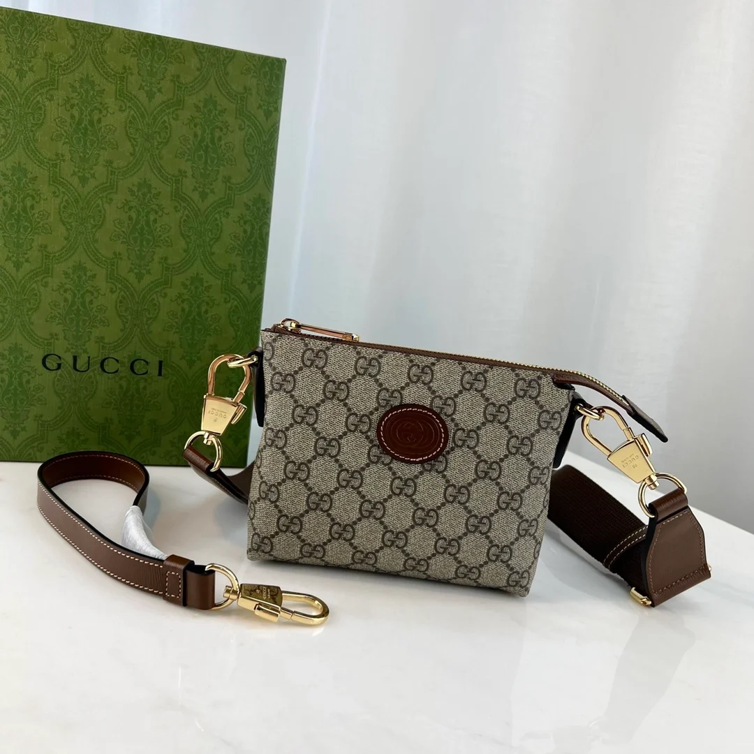 구찌 인터로킹 GG 메신저백 베이지