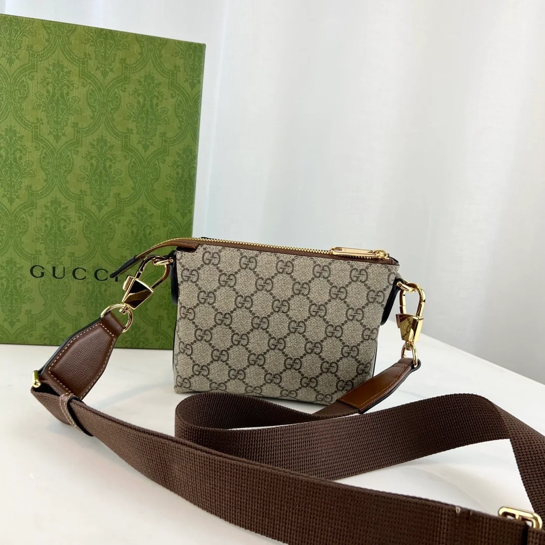 구찌 인터로킹 GG 메신저백 베이지