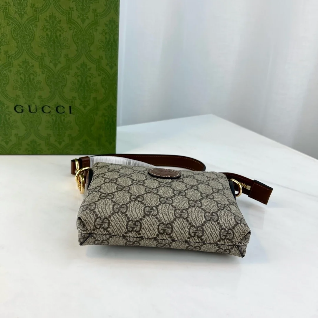 구찌 인터로킹 GG 메신저백 베이지