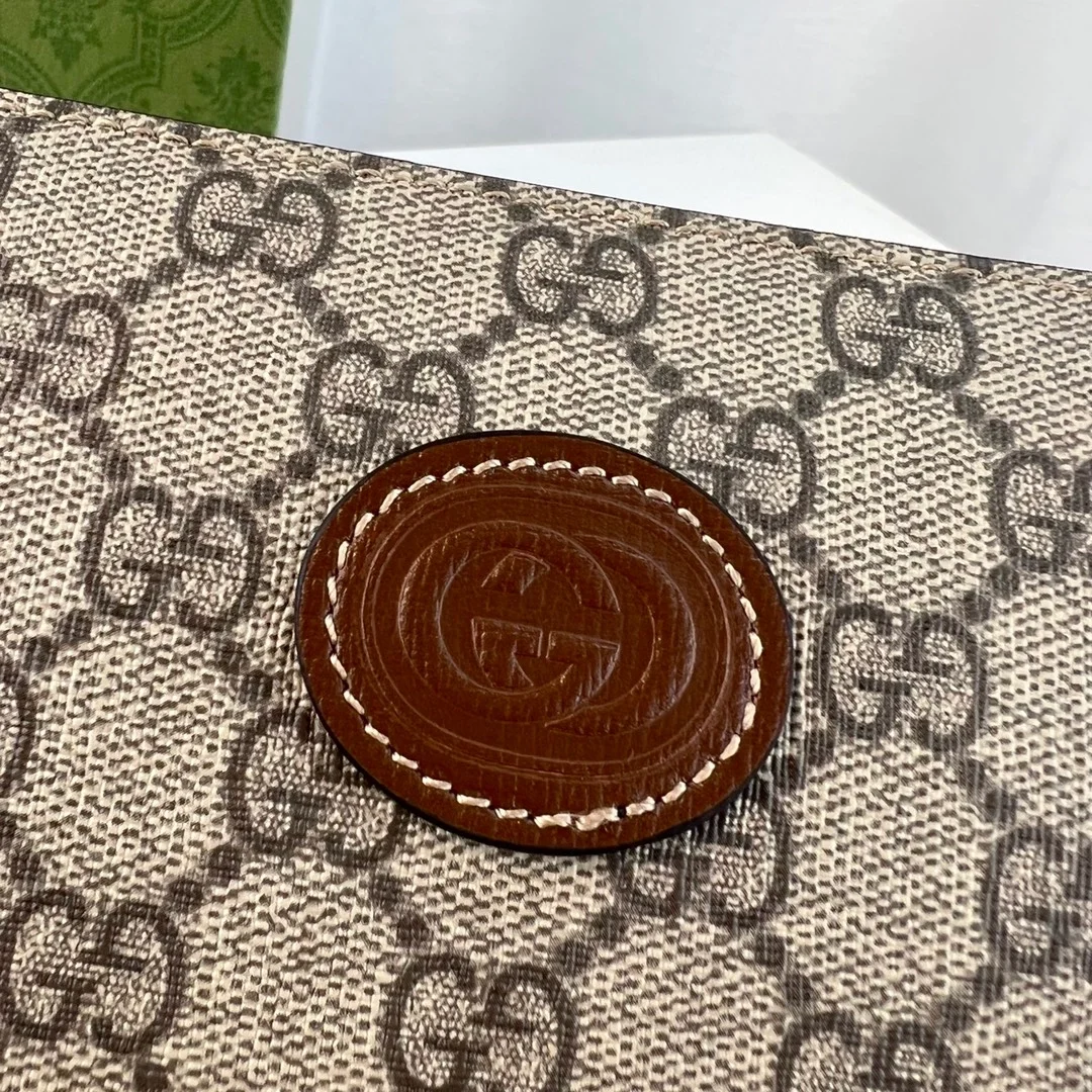 구찌 인터로킹 GG 메신저백 베이지