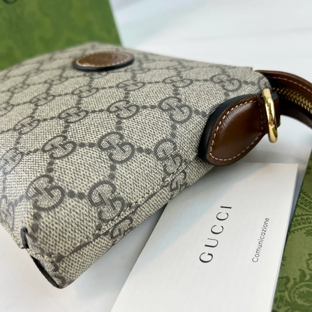 구찌 인터로킹 GG 메신저백 베이지