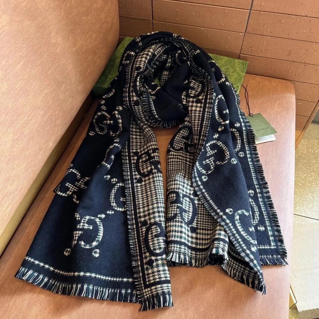 구찌 체크 GG 울 블랙 멀티컬러 스카프