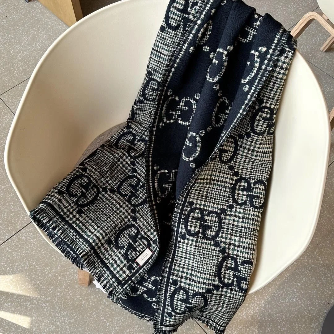 구찌 체크 GG 울 블랙 멀티컬러 스카프