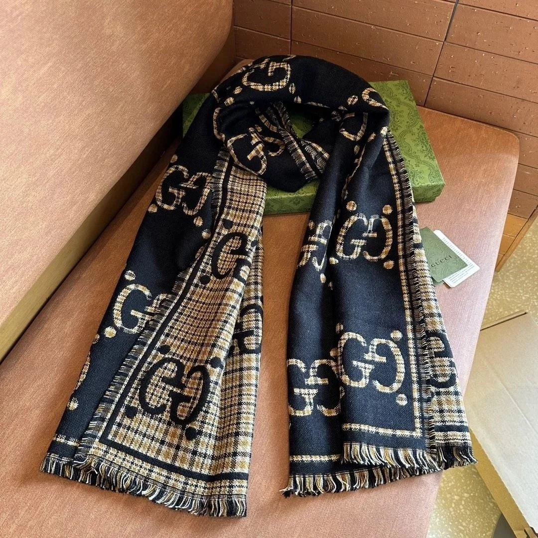 구찌 GG 체크 울 블랙 베이지 스카프