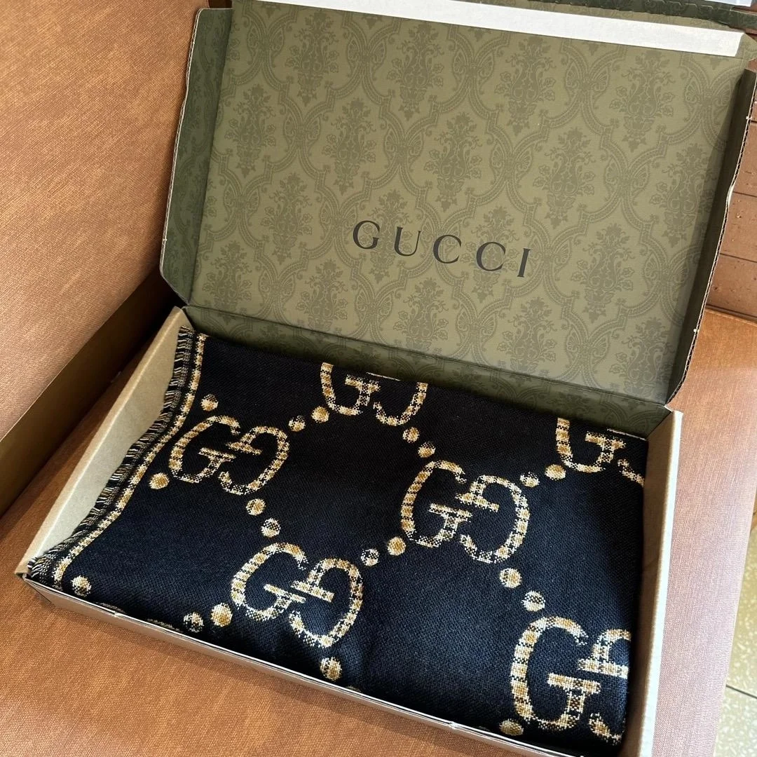 구찌 GG 체크 울 블랙 베이지 스카프