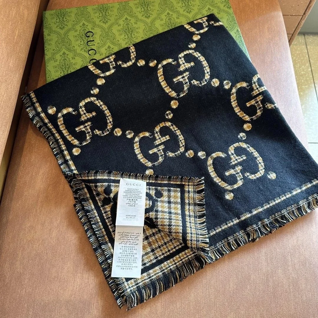 구찌 GG 체크 울 블랙 베이지 스카프