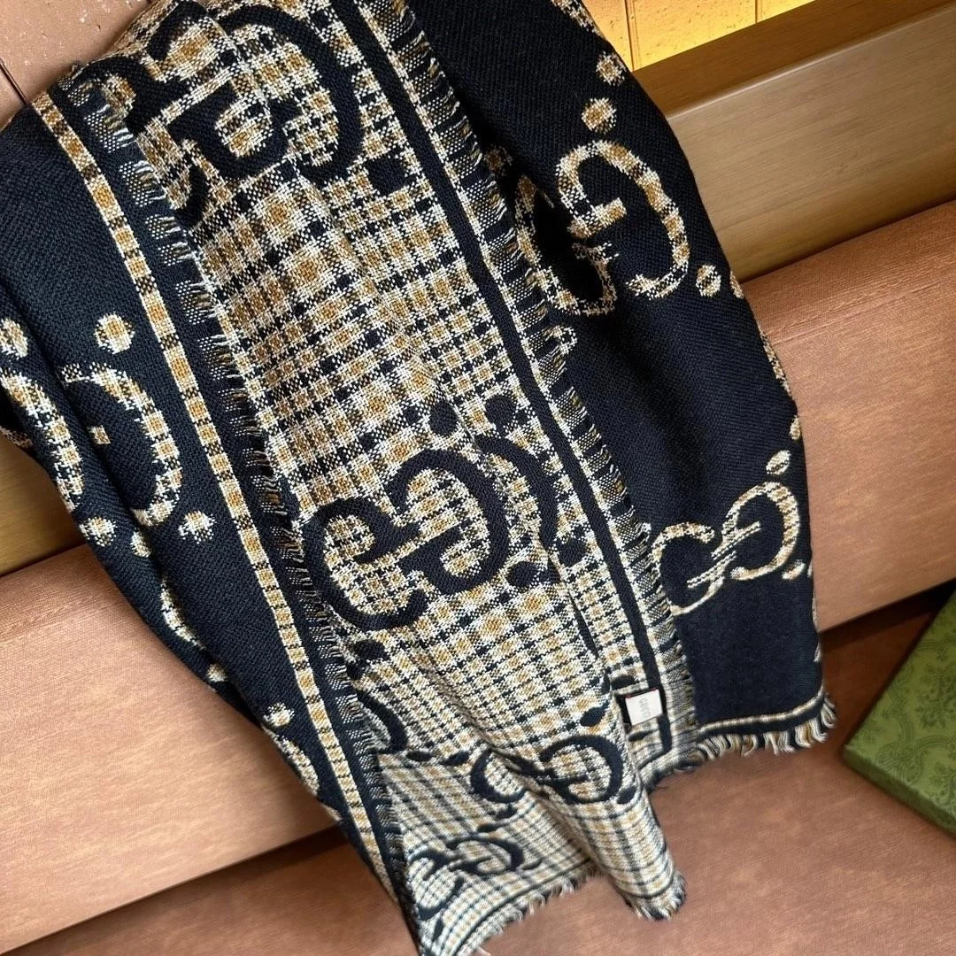 구찌 GG 체크 울 블랙 베이지 스카프