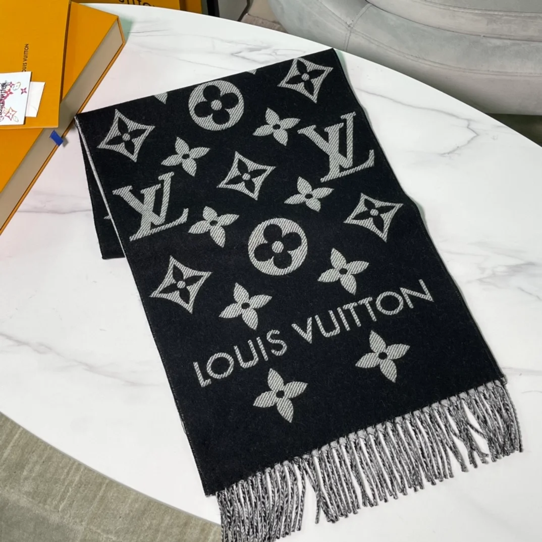 루이비통 LV 에센셜 모노그램 울 머플러 블랙