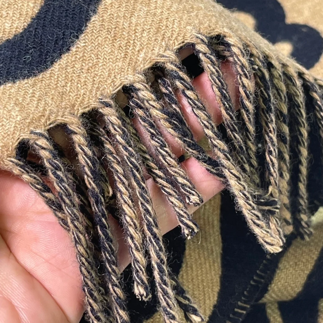 로에베 애너그램 패치 캐시미어 머플러